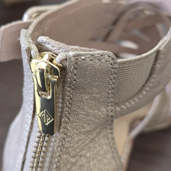 NWOT Donald Pliner Junnah Pale Gold Strappy Heel Sandals Women's Size 7.5M - Picture 9 of 13